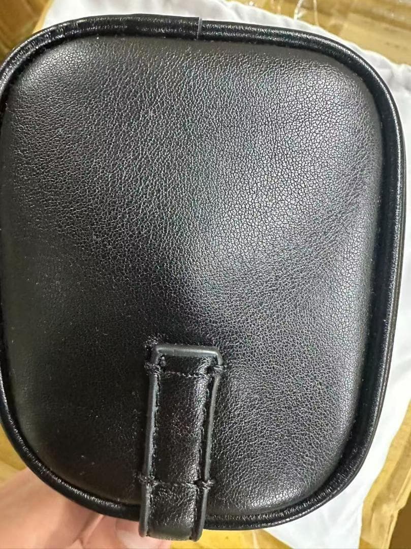 THE ROW ブラックレザーショルダーバッグ