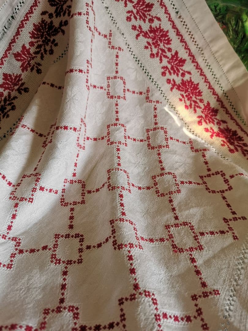 アンティークフランス ダマスク織 四つ葉紋クロス 赤糸小花✙＃刺繍 レッドワーク