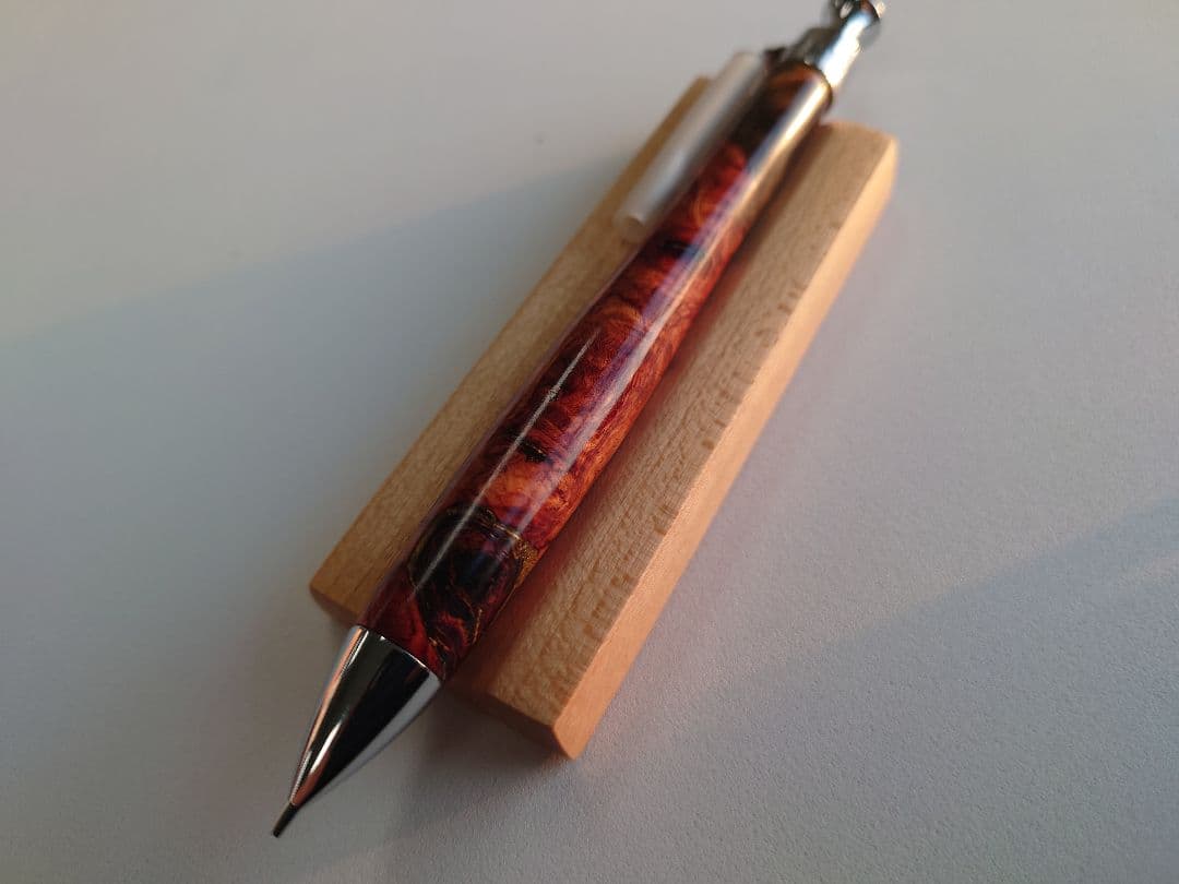 木軸ペン　花梨瘤紅白　うるし仕上げ　シャープ0.5 金継ぎ　某工房