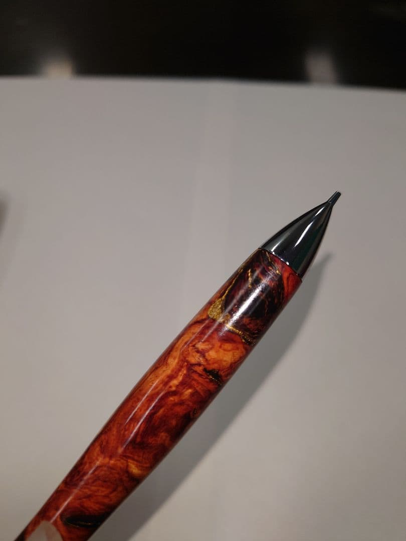 木軸ペン　花梨瘤紅白　うるし仕上げ　シャープ0.5 金継ぎ　某工房