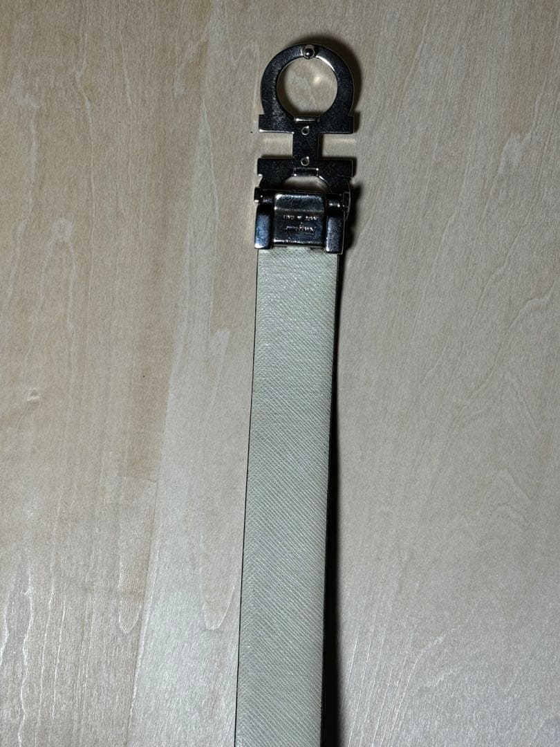 フェラガモ　リバーシブルレザーベルト　ブラック/アイボリー