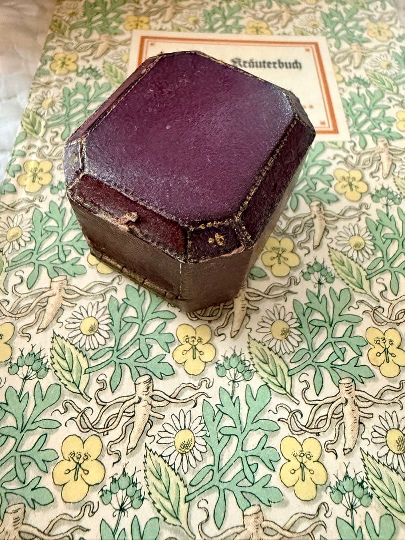 【英国アンティーク】希少 八角形リングケース／H.B. GANZ／1854創業