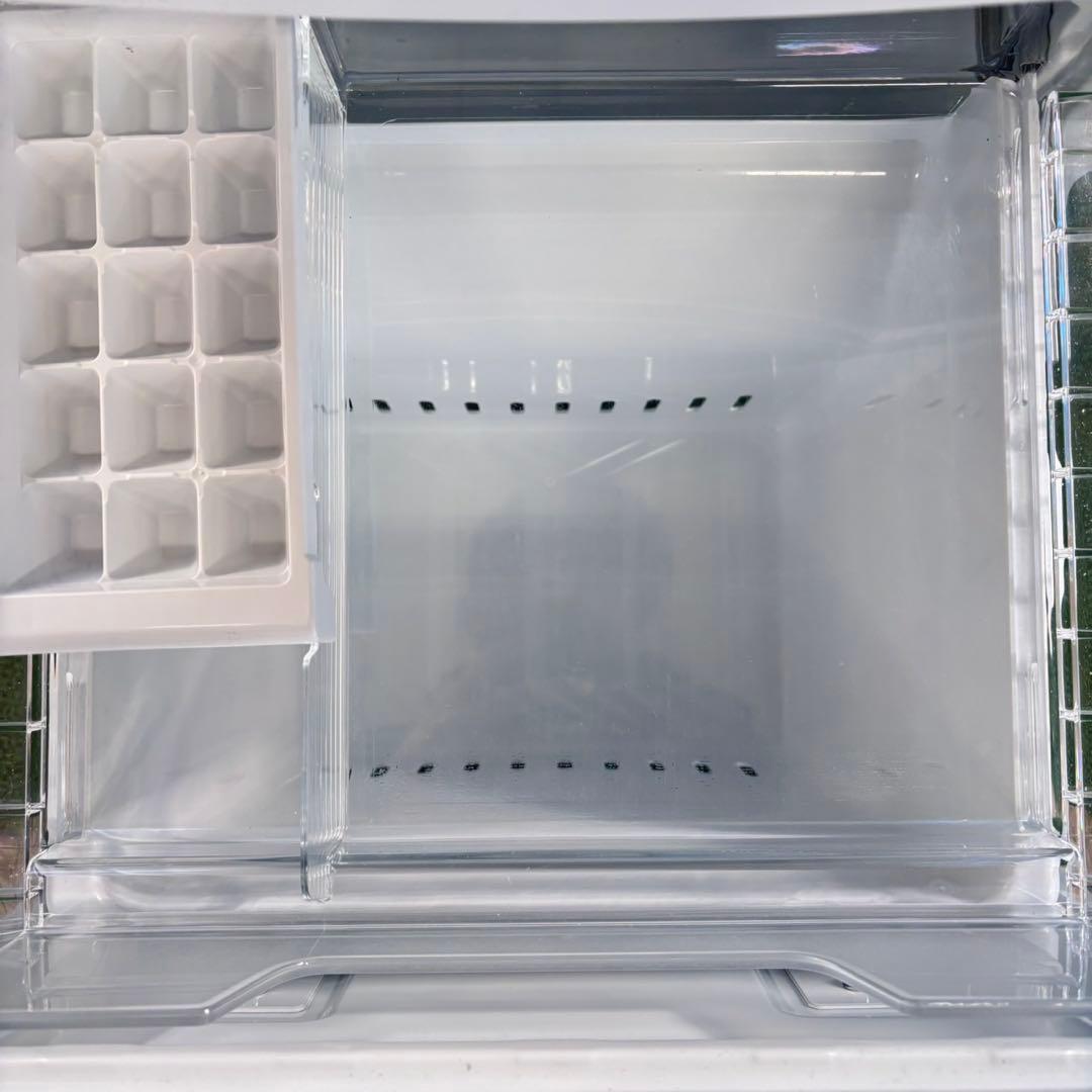 730 東芝　冷蔵庫　100L強　小型　一人暮らし　右開き　2ドア　国内モデル