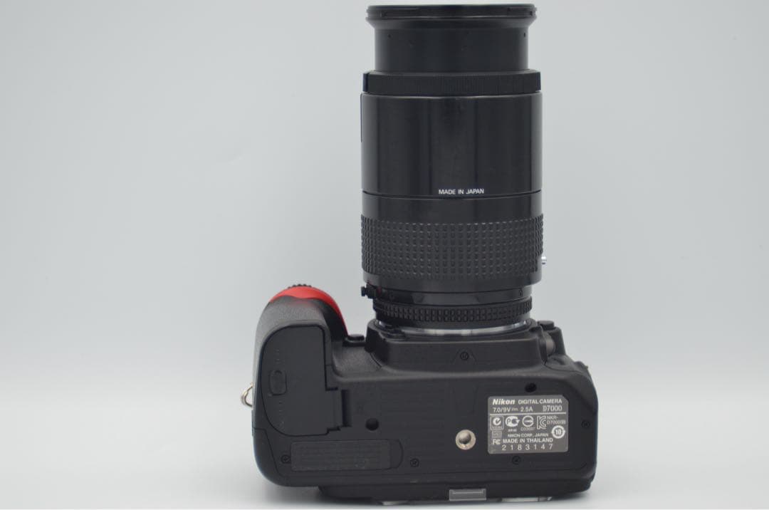Nikon D7000 デジタル一眼レフ カメラ
