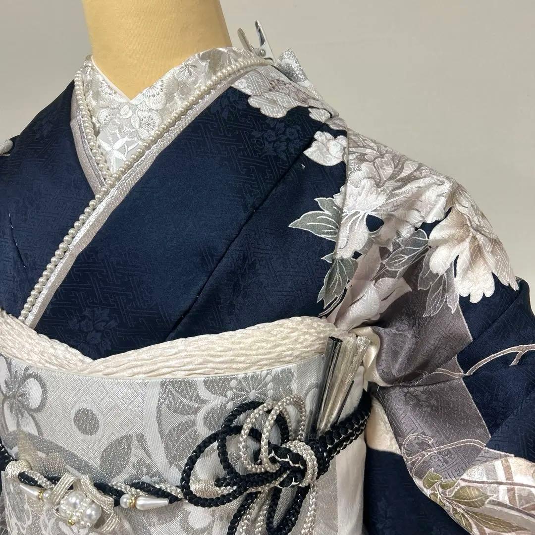 紺地のシックな牡丹と菊に貝桶の振袖フルセット