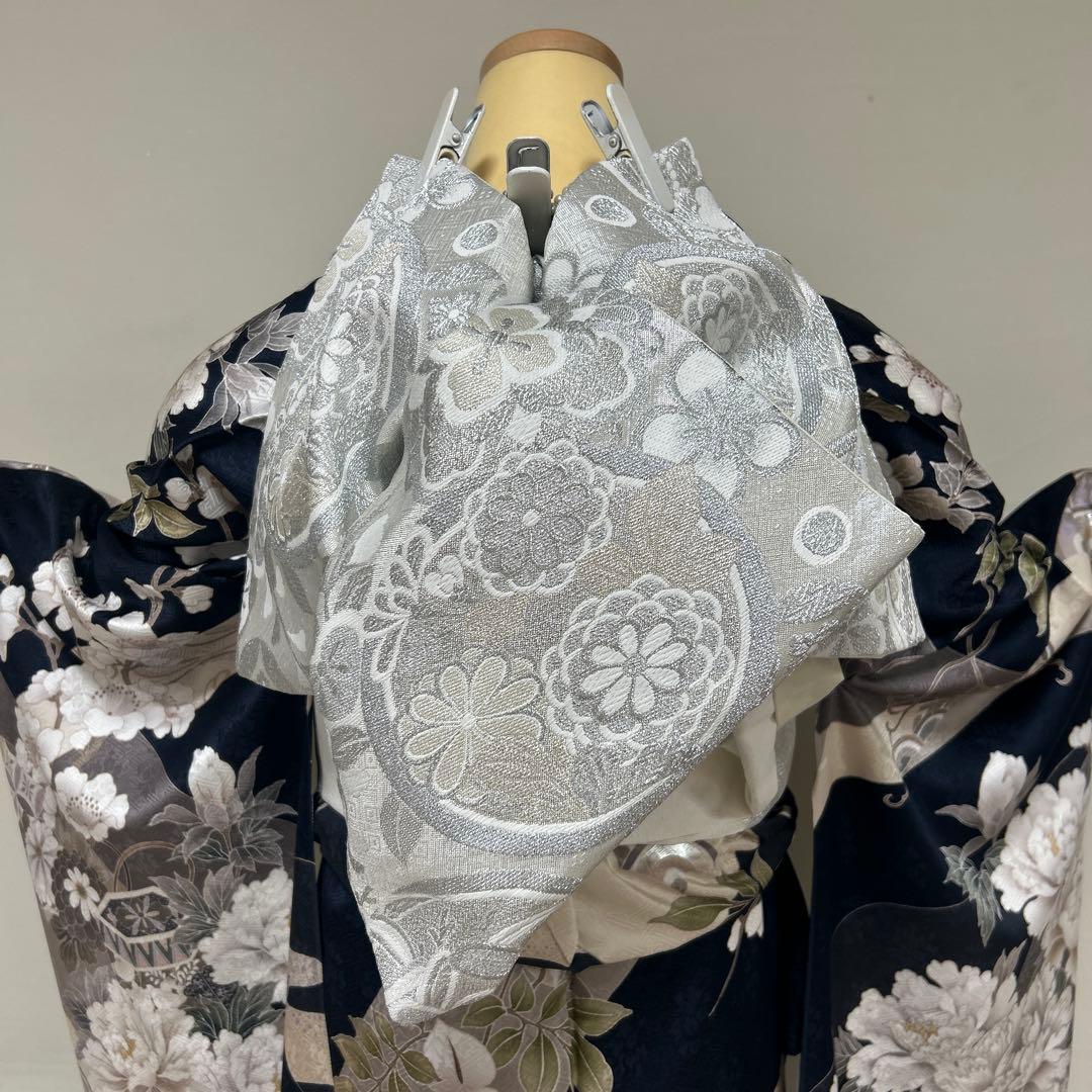 紺地のシックな牡丹と菊に貝桶の振袖フルセット