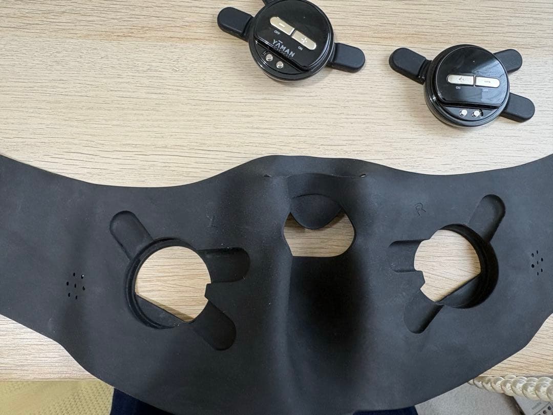 YA-MAN ウェアラブルEMS美顔器 メディリフトプラス