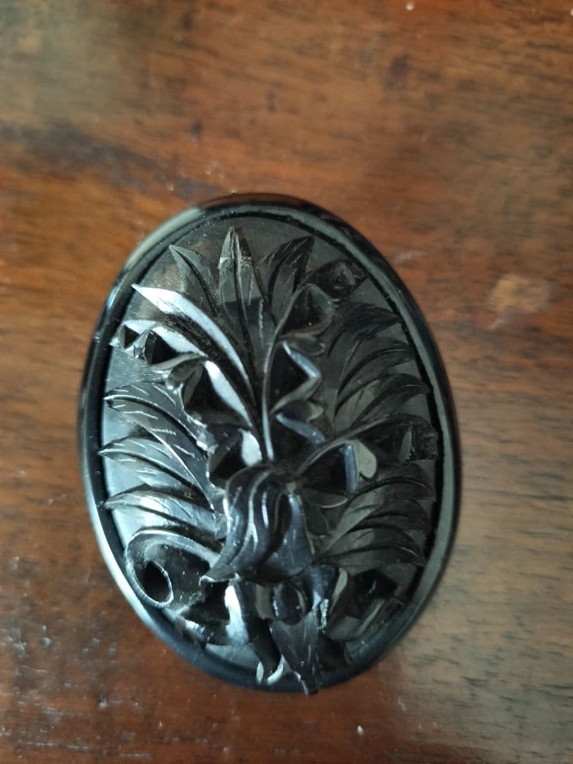 イギリスアンティークジェットのブローチ