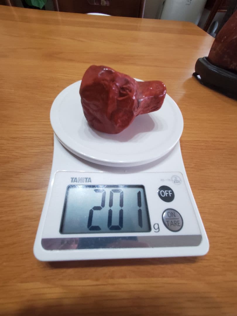 天然石 佐渡赤石　木製スタンド付き 1910g　本日 最終値下げです。