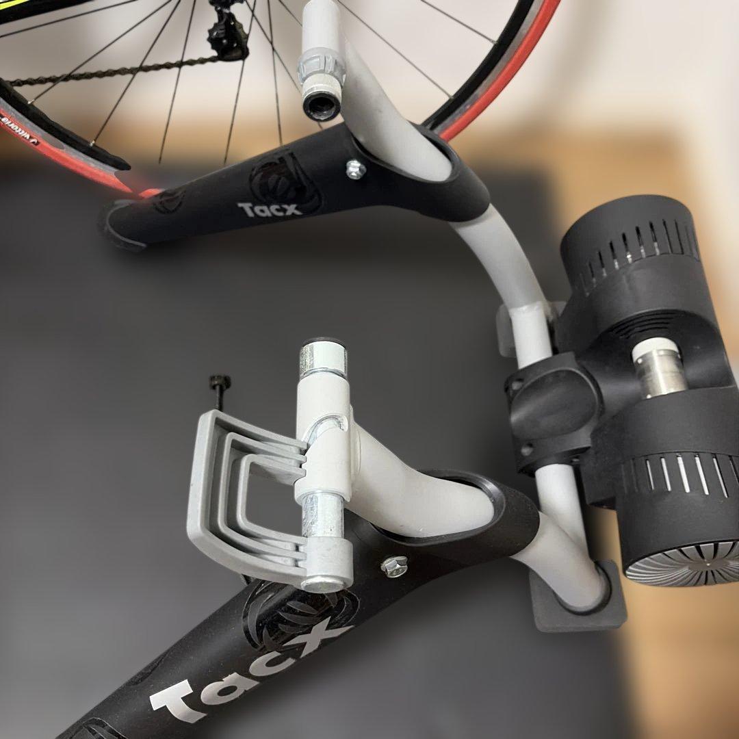 アクセサリー Tacx Bushido Smart Trainer