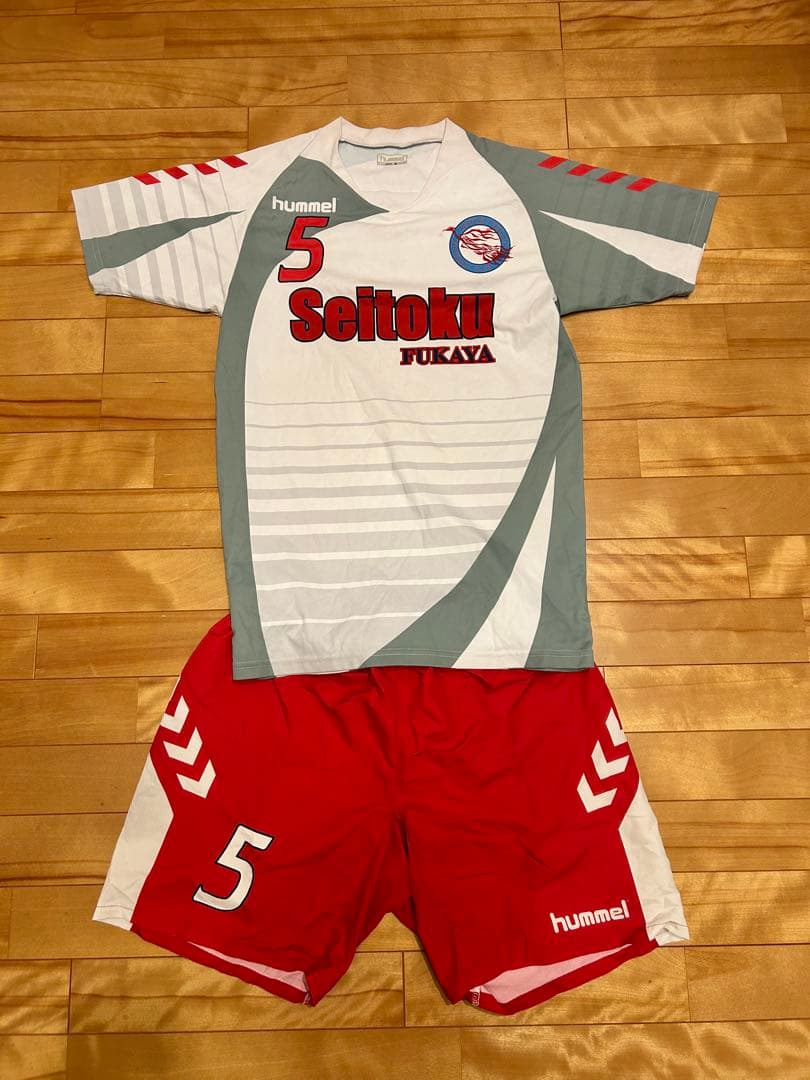 hummel サッカーシャツ・ショーツセット 5番 成徳深谷ユニフォーム