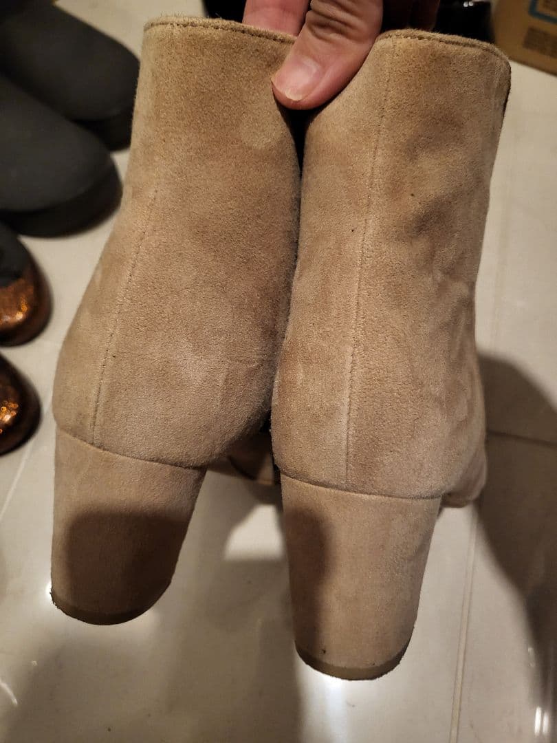 Chanel ビジュー付きベージュブーティ