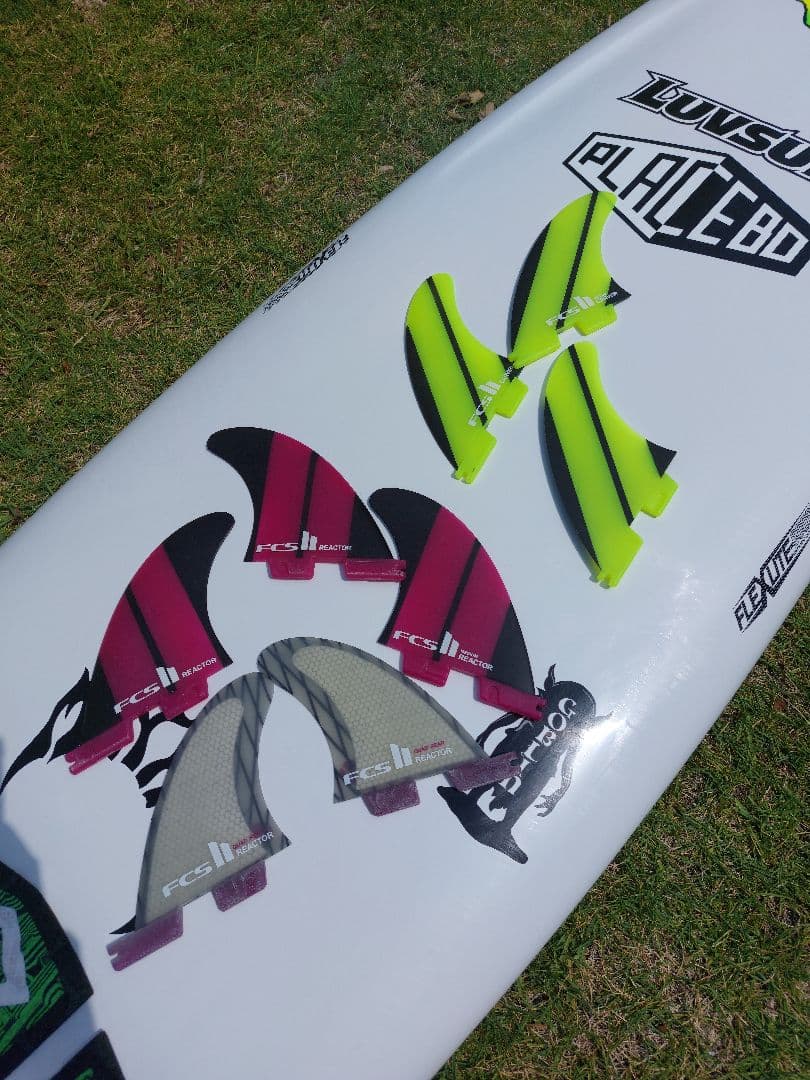 PLACEBO ゴブリン　サーフボード 5'8\"　フィン2セット付き