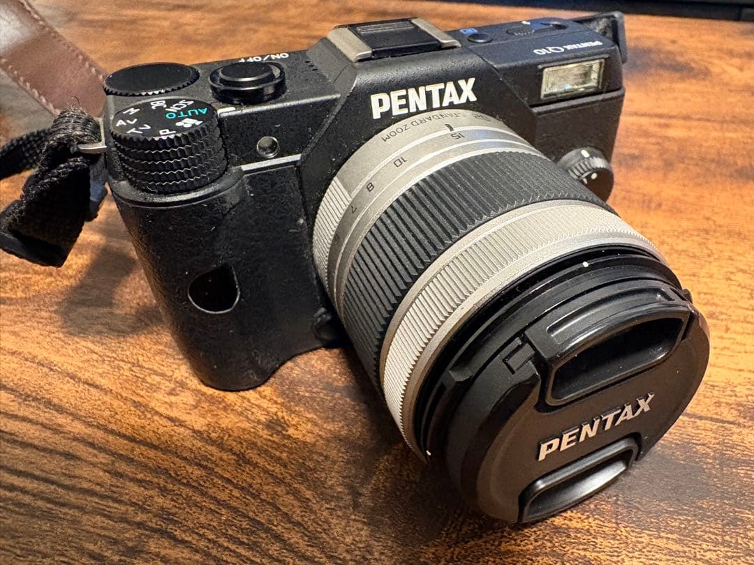 ペンタックス PENTAX Q10本体+バッテリー充電器 +撮り方ハンディブック