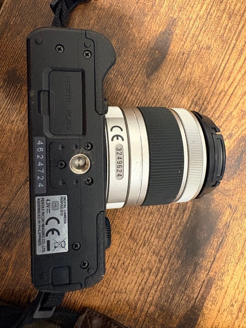 ペンタックス PENTAX Q10本体+バッテリー充電器 +撮り方ハンディブック