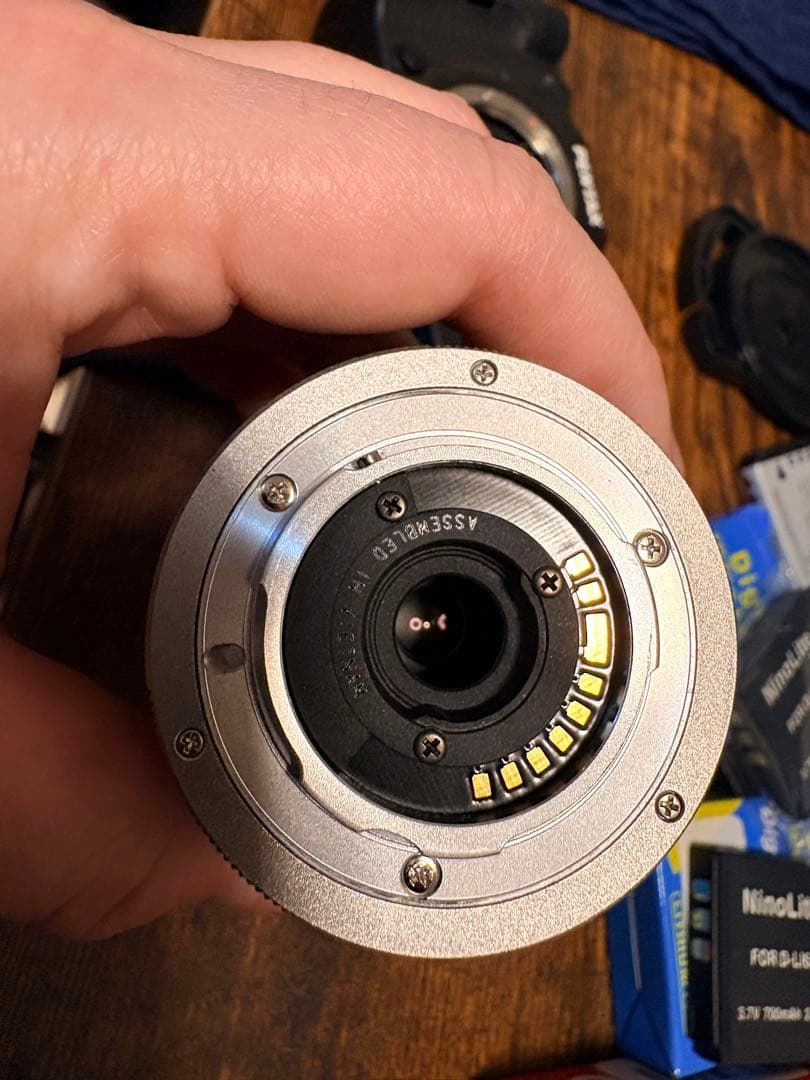 ペンタックス PENTAX Q10本体+バッテリー充電器 +撮り方ハンディブック