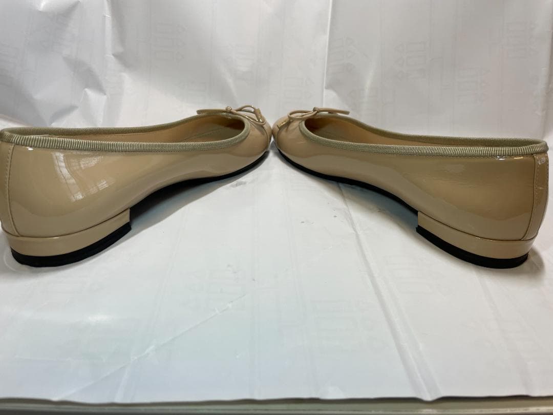 極美品 PRADA ベージュエナメル フラットパンプス バレリーナ　25.5JP