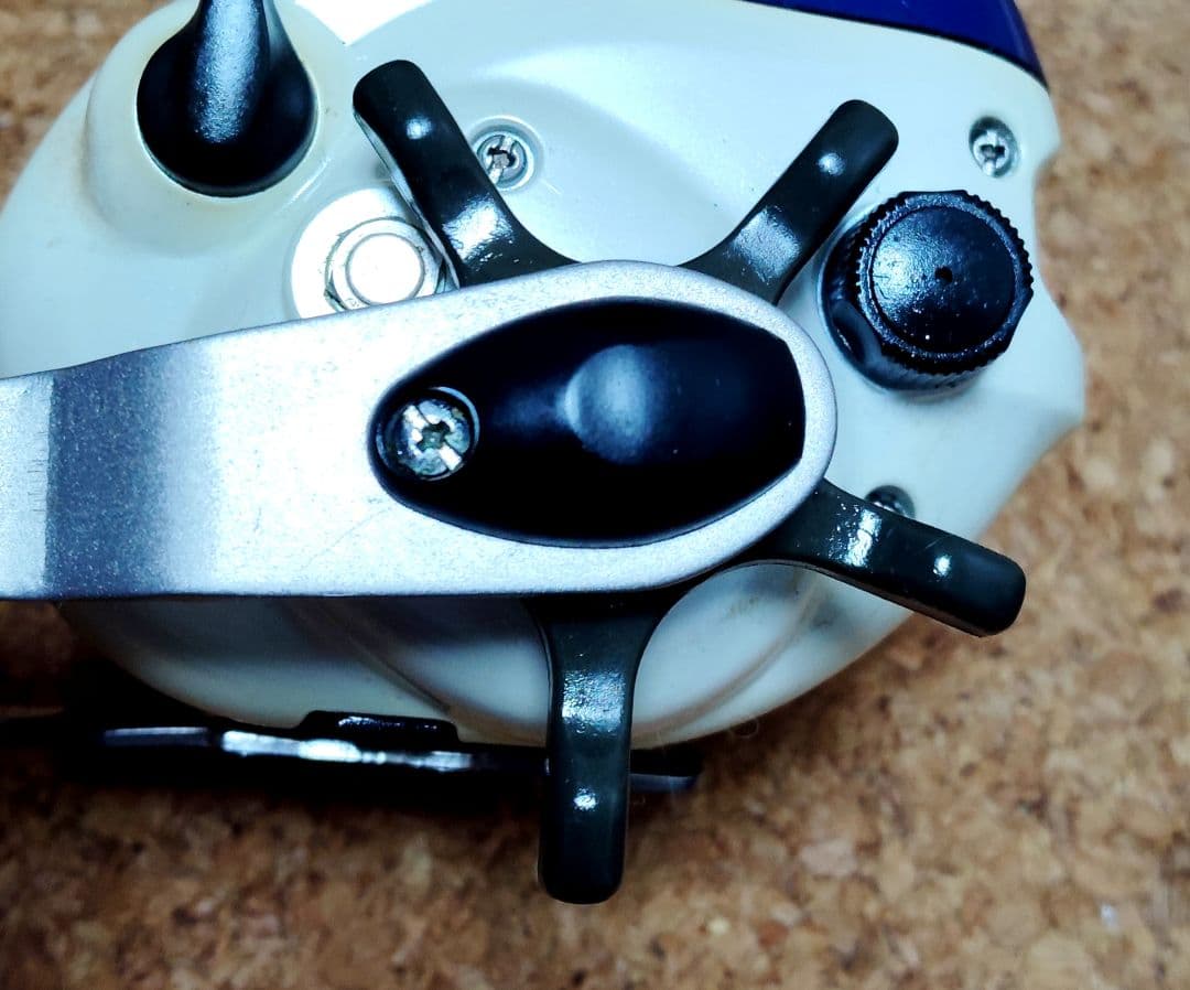 シマノ 電動リール 3000EV 船釣り初心者用にでもどうですか？