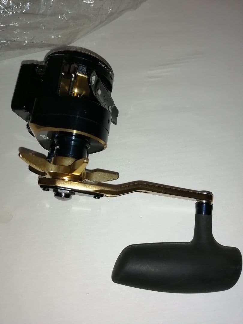 新品　ダイワ オフショアベイトリール SALTIGA IC 300H-SJ