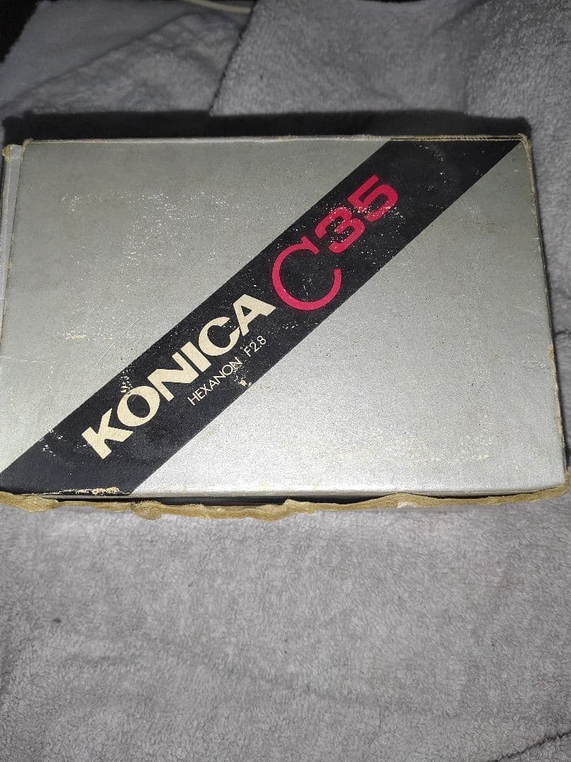 コニカC35とレンズとストロボ