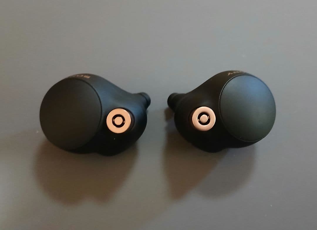 SONY　WF-1000XM4　ワイヤレス　ノイズキャンセリング　イヤホン　①