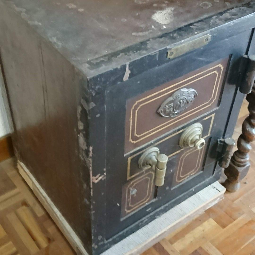 明治時代の小型耐火金庫(明治24年製造)