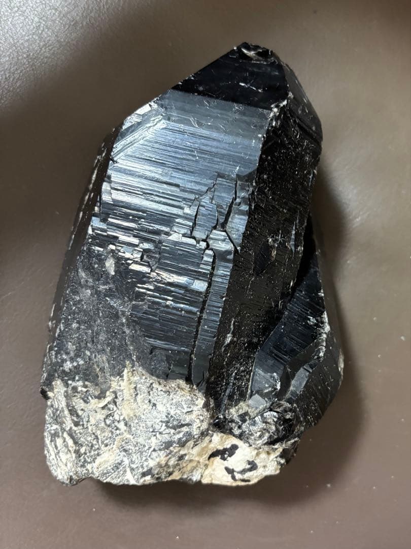 黒水晶　モリオン　原石　木製スタンド付き　2.3kg 特大結晶　パワーストーン