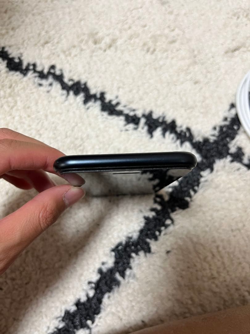 iPhoneSE(第三世代)128GB (MagSafe対応スマホケース付き)