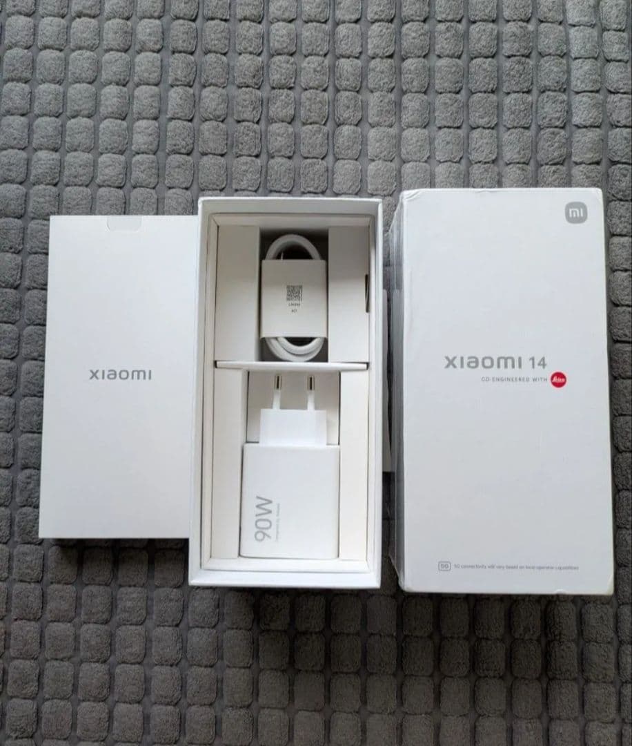 ★極美品★　Xiaomi 14 ブラック 12GB RAM 256GB