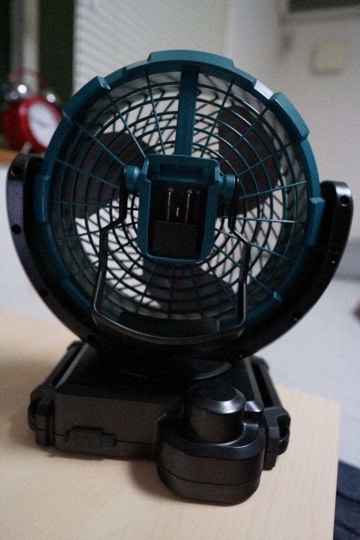 マキタの充電式ファン（CF101D）扇風機　サーキュレーター