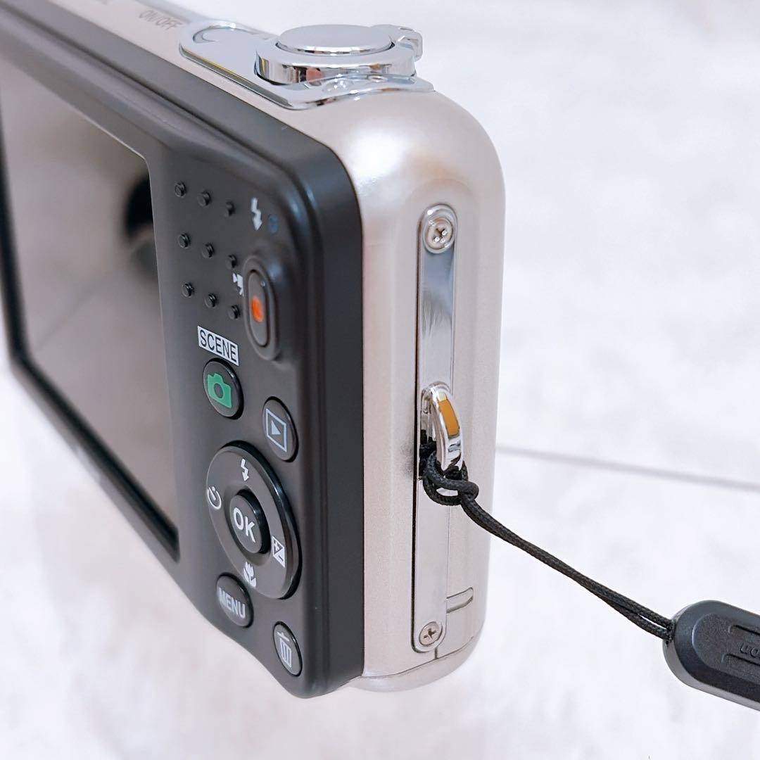 Nikon ニコン COOLPIX L32 シルバー コンパクトデジタルカメラ