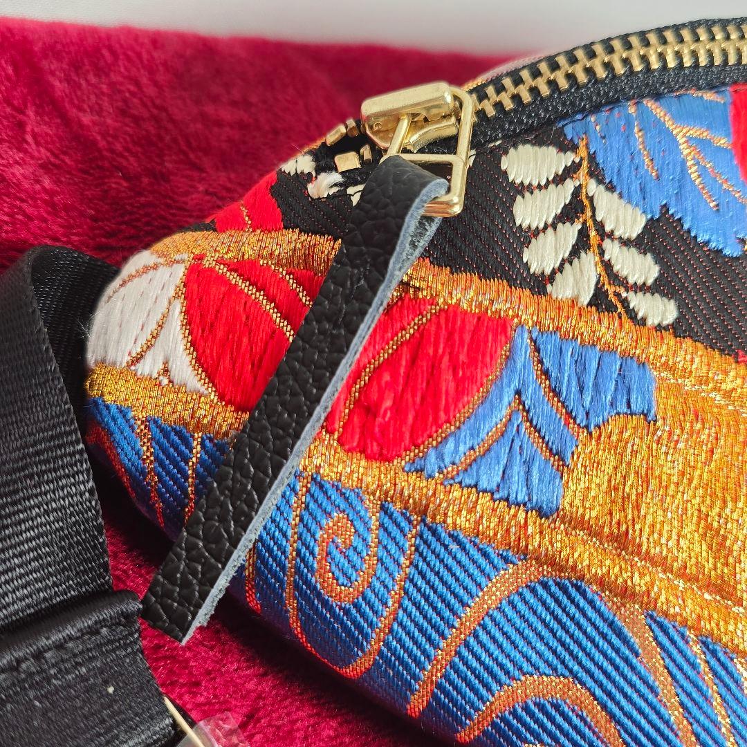 極美品・ほぼ未使用★obico 帯リメイク ボディバッグ 鶴 牡丹 金糸 日本製