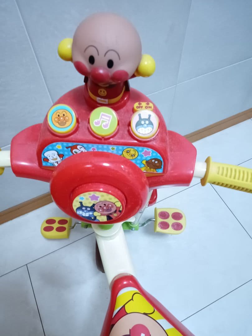【美品】アンパンマンデラックス三輪車 音楽付き