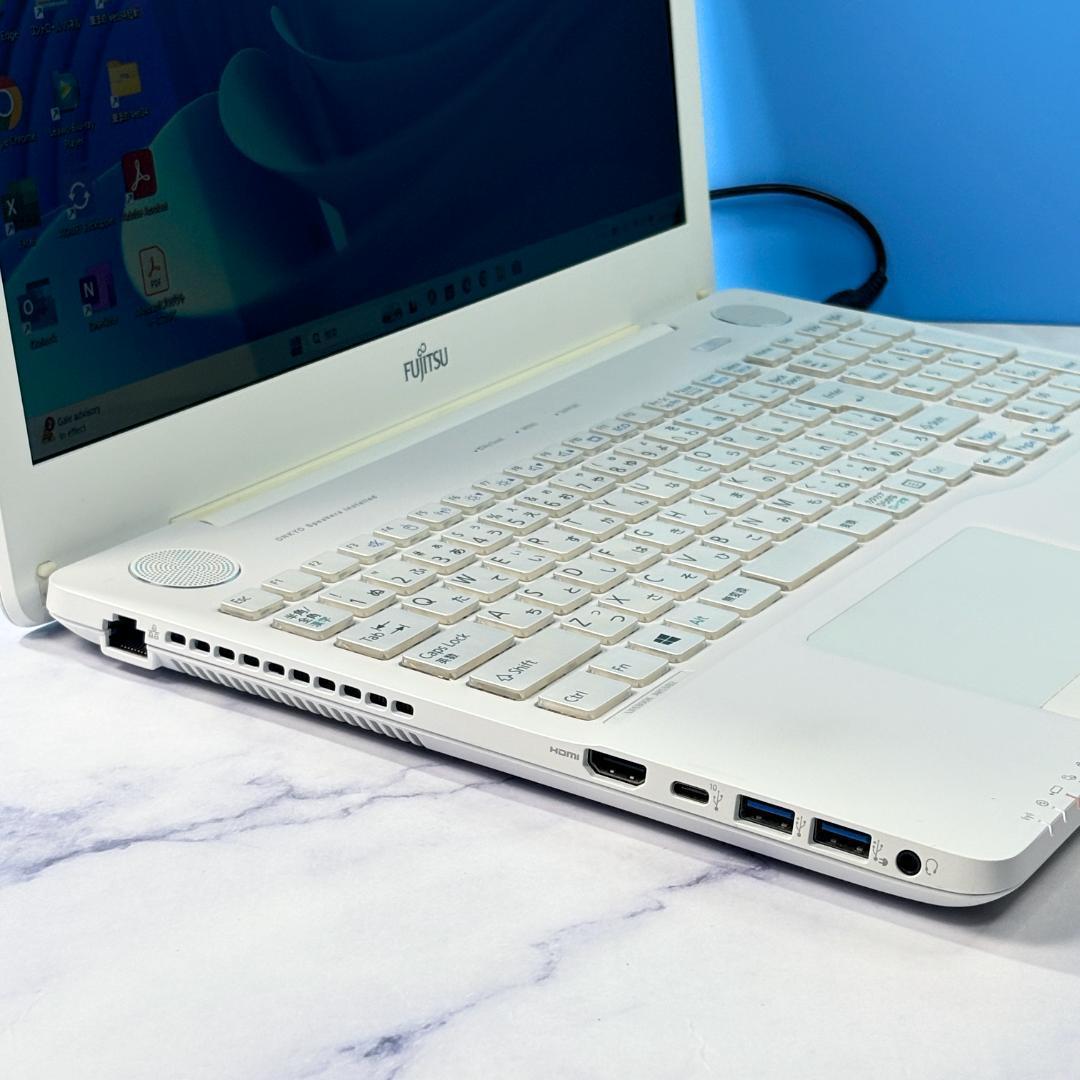 美品！Corei7・16GB・SSD・ブルーレイ・ホワイト・ノートパソコン