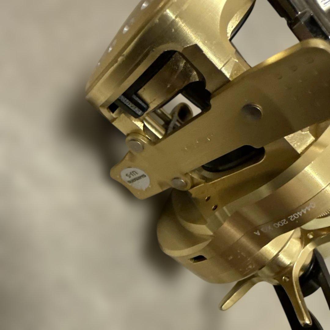 シマノ　22カルカッタコンクエスト200XG　DRTバリアルハンドル100付き