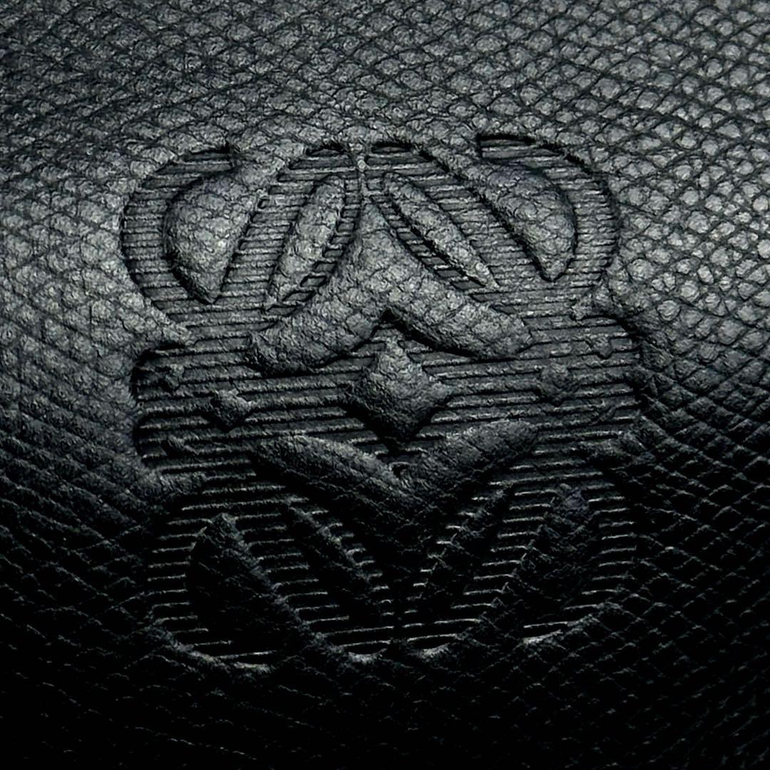 【美品】ロエベ　アナグラム　ショルダーバッグ　ゴールド金具　ステッチ　レザー　黒