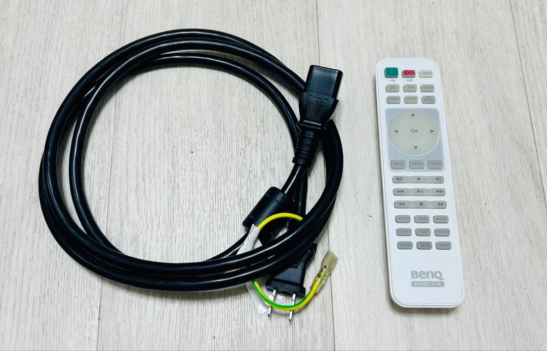 BenQ ベンキュー プロジェクター HT1070 PROJECTOR 動作OK