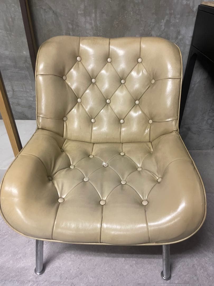 ラウンジソファ　フジファニチアFUJI FURNITURE 合皮　レトロ　1脚