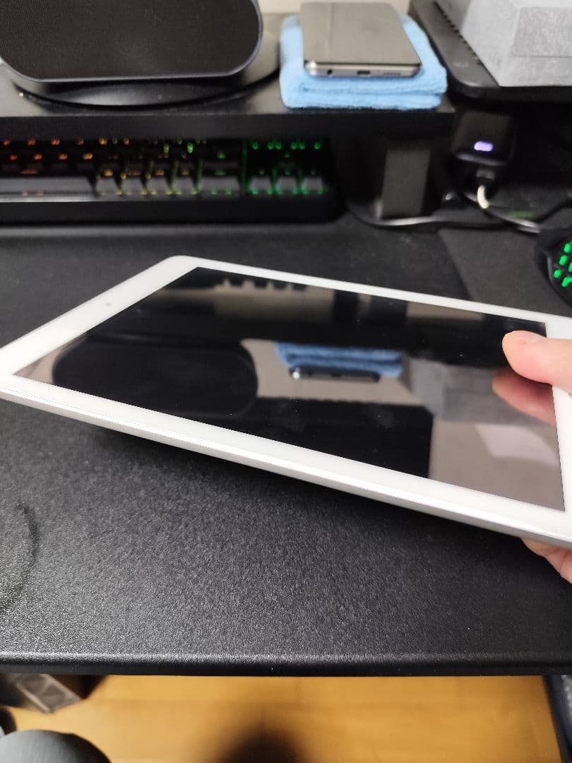 【美品】iPad 第5世代 32GB シルバー wifiモデル　おまけつき