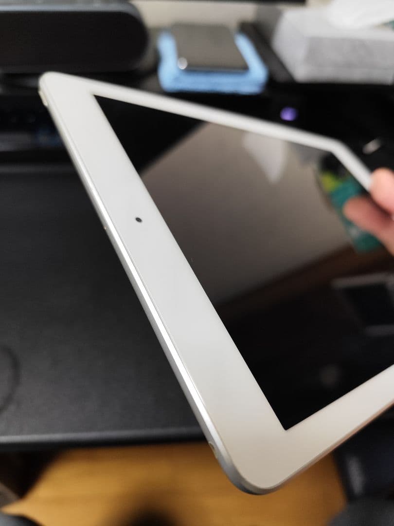 【美品】iPad 第5世代 32GB シルバー wifiモデル　おまけつき