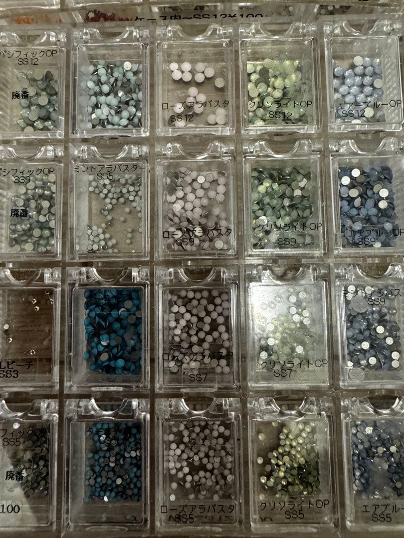 スワロフスキーネイルパーツ大量まとめ販売