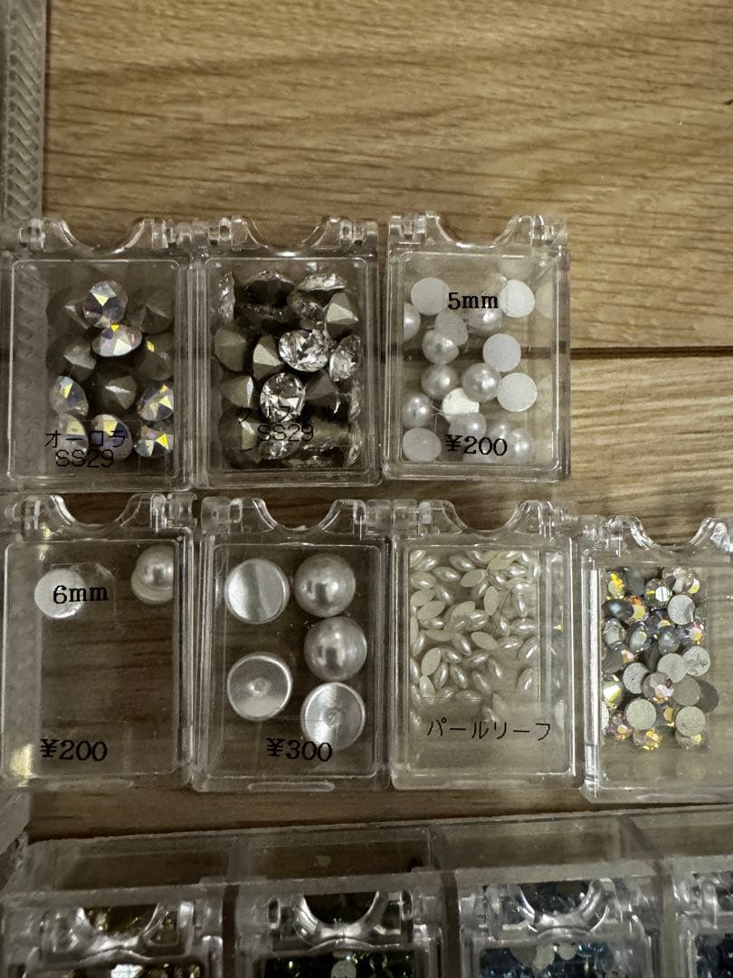 スワロフスキーネイルパーツ大量まとめ販売