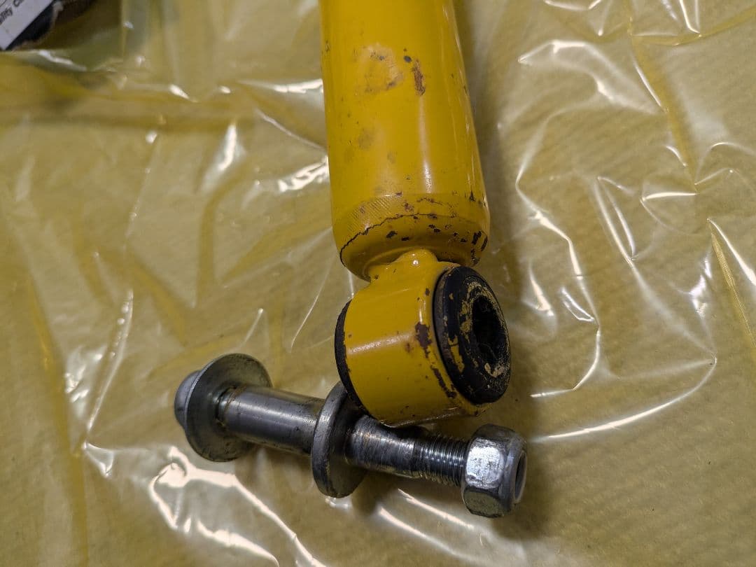 ジムニーJB64用　ステアリングダンパー