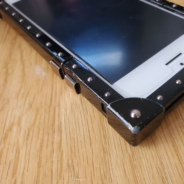 iPhoneSE1.2.3に使えるヴィトンのアイトランク