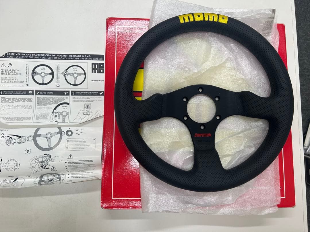 momo ステアリング 320mm