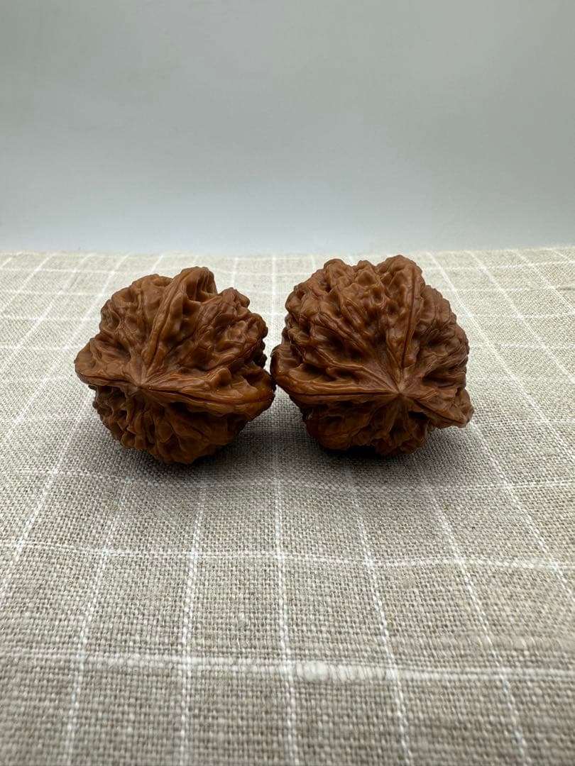 ☆天然☆ 伝統的な文玩核桃（ぶんがんくるみ）の逸品、三棱の手球ペア 35mm