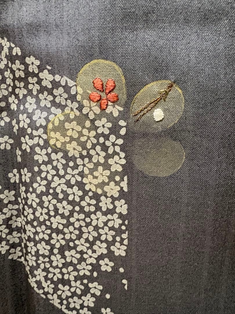 美品★大島紬　訪問着　花　松葉　刺繍　トールサイズ　ワイドサイズ　グレー　鉛色