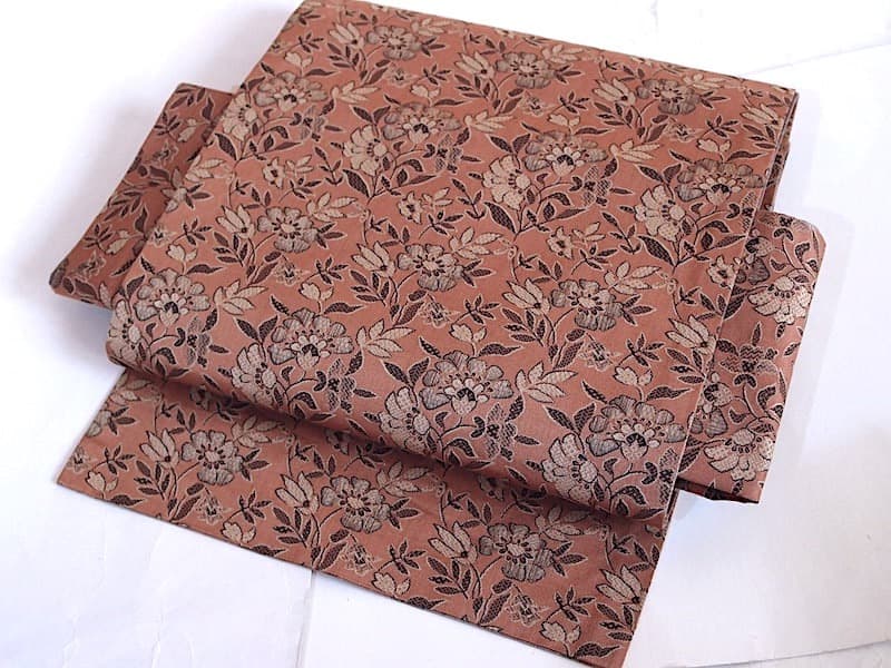 織りの両面名古屋帯（唐花文、花菱古典文）長378 全通総柄　正絹美品