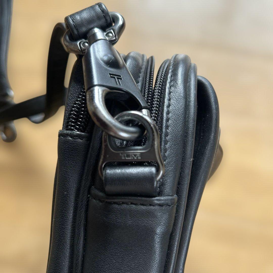 TUMI92102D4 ショルダーバッグ ブラック レザー
