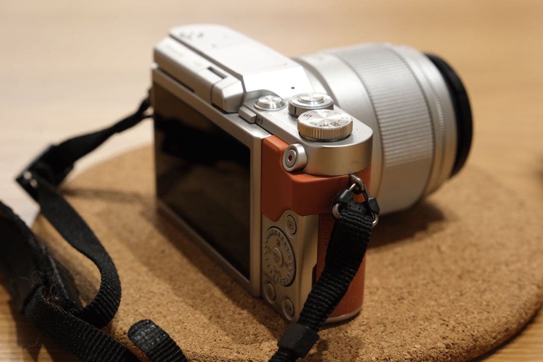 LUMIX ミラーレス一眼 シルバー/オレンジ